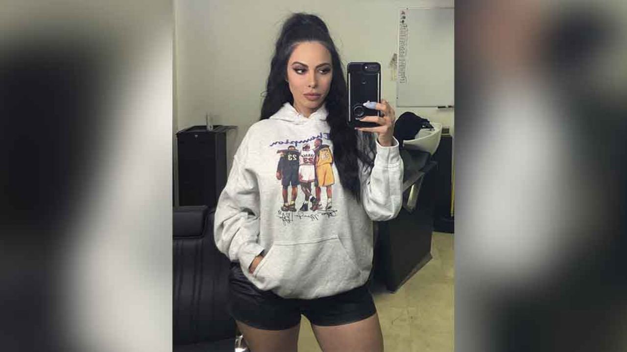 Jimena Sánchez aprovecha cuarentena y toma el Sol en traje de baño en el patio