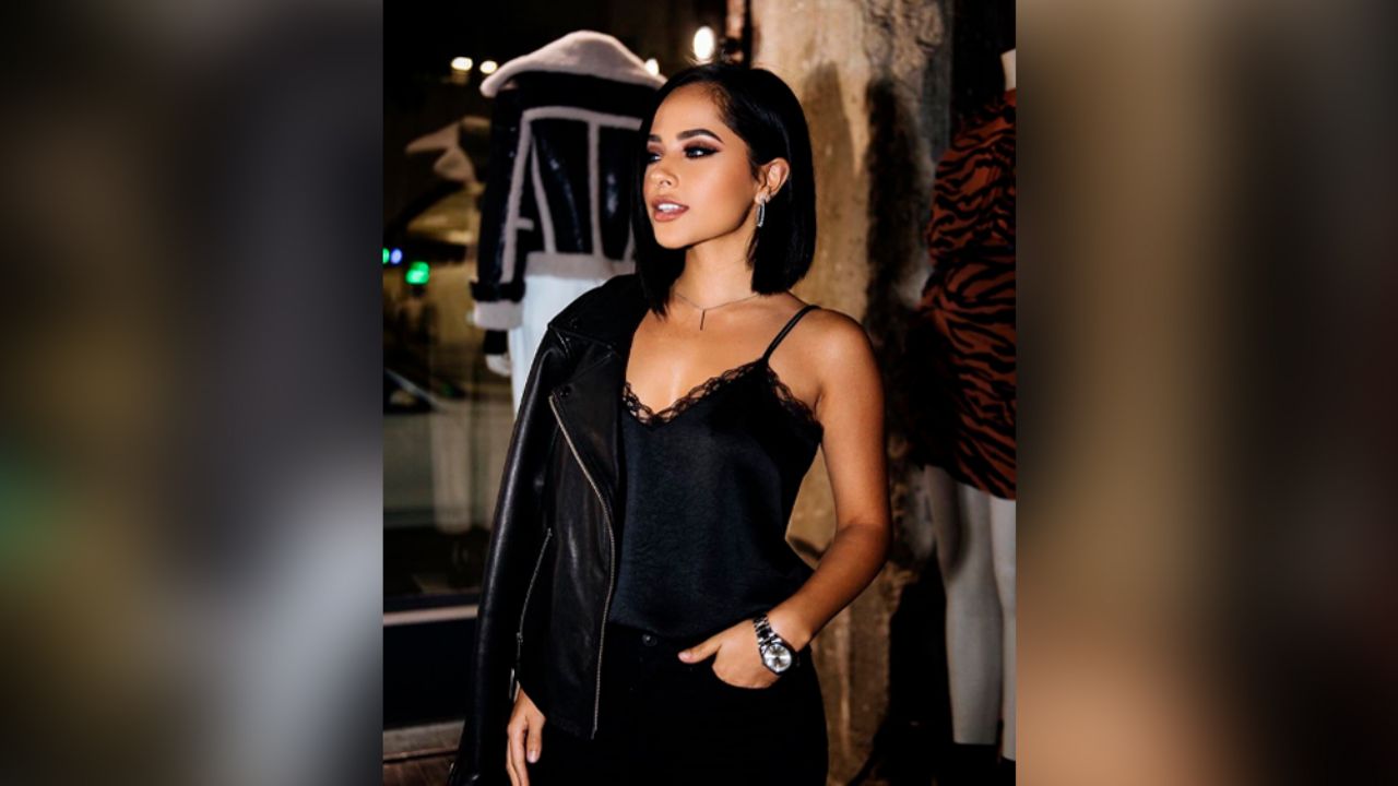 Becky G impacta al enseñar todo antes de un concierto: “Eres mi antojo”