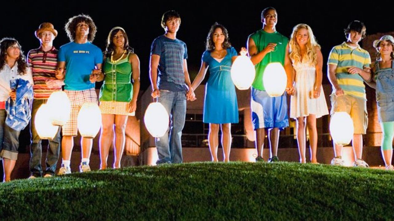 Elenco de ‘High School Musical’ se unen y bailan ‘We’re All in This Together’