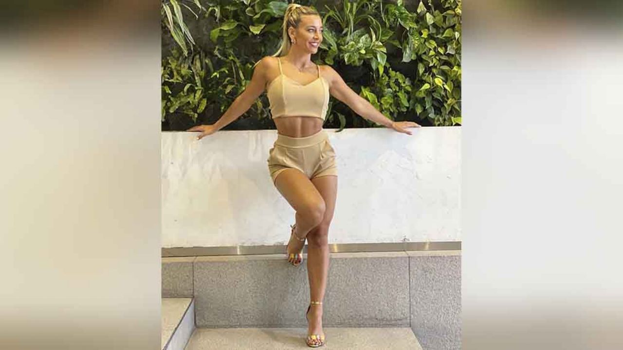 Sol Pérez deja boquiabiertos a fans con descomunal escote hasta el ombligo