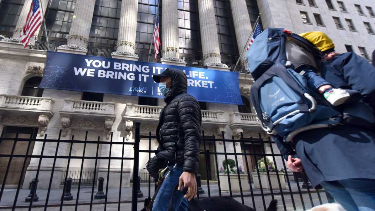 ¿Ganando la guerra al coronavirus? Aumenta a 16 mil los infectados en EU