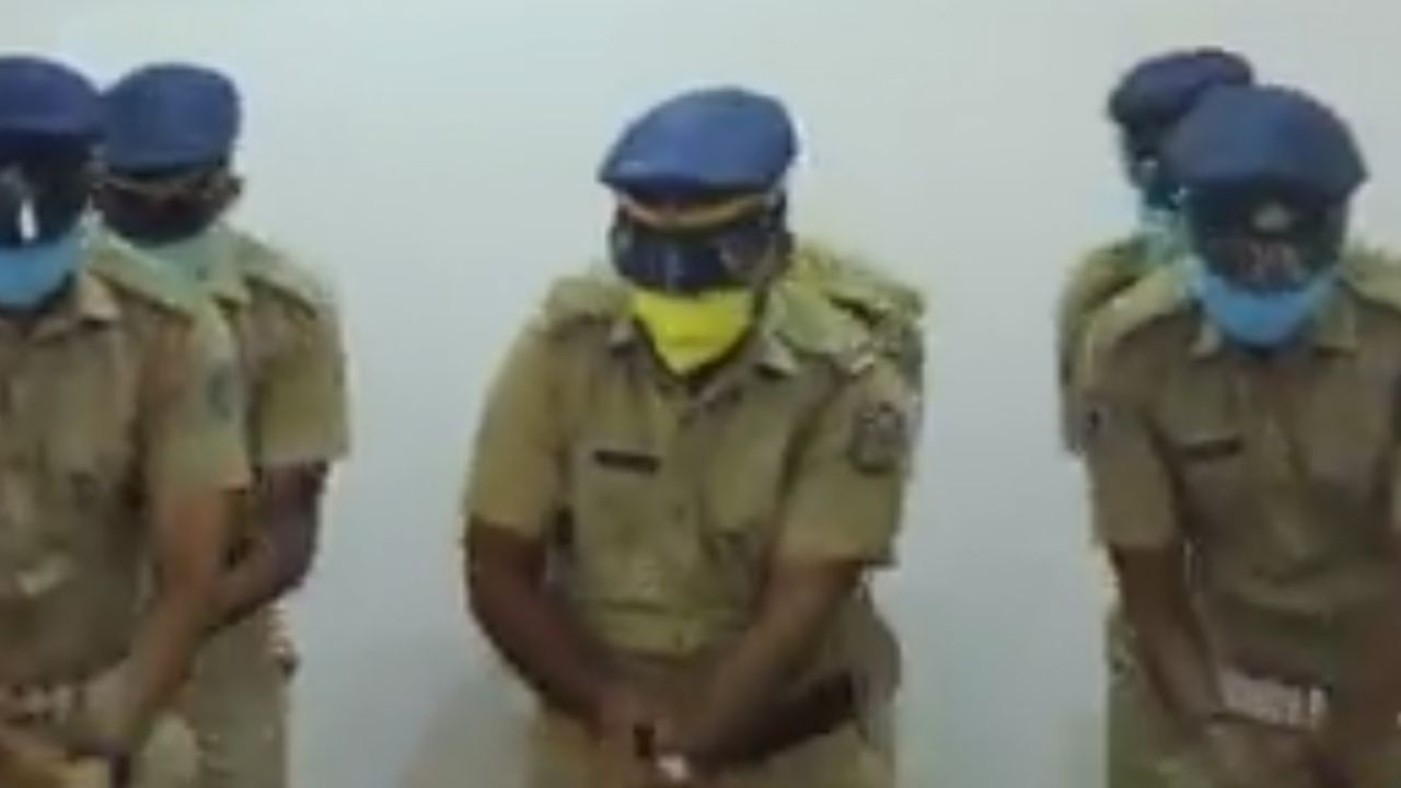 VIDEO: Policías de la India preparan coreografía para prevenir del Covid-19