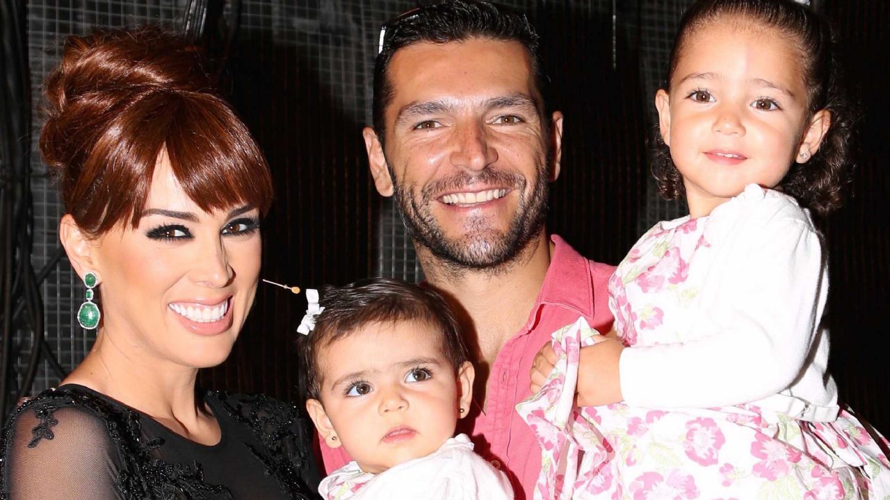 Jacky Bracamontes: Su esposo y una de sus hijas podrían tener coronavirus