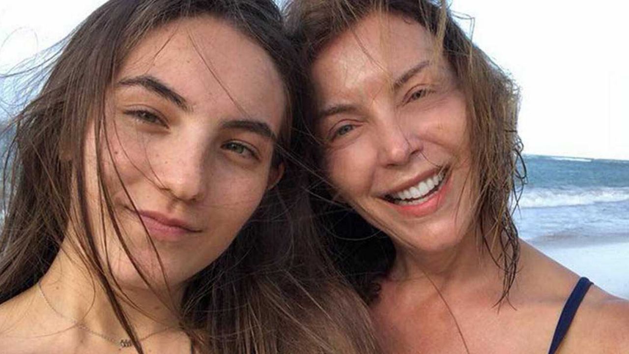 “Que cuerpazo”: Laura Flores sorprende con bikinazo durante cuarentena