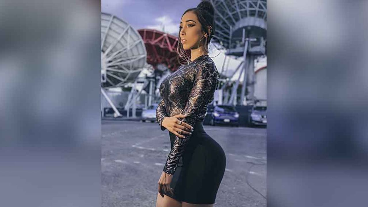 Danik Michell presume su escultural figura en diminuta ropa deportiva