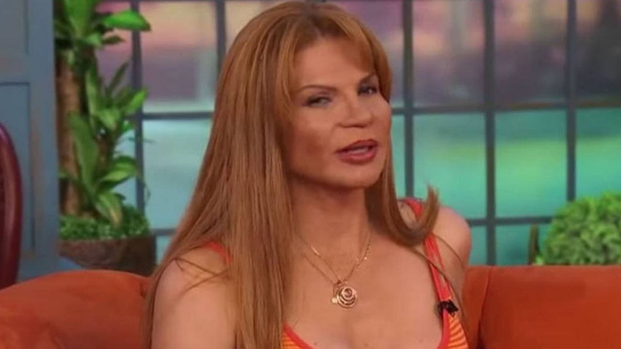 Escalofriante: Mhoni Vidente vaticina muerte de famosa cantante por Covid-19
