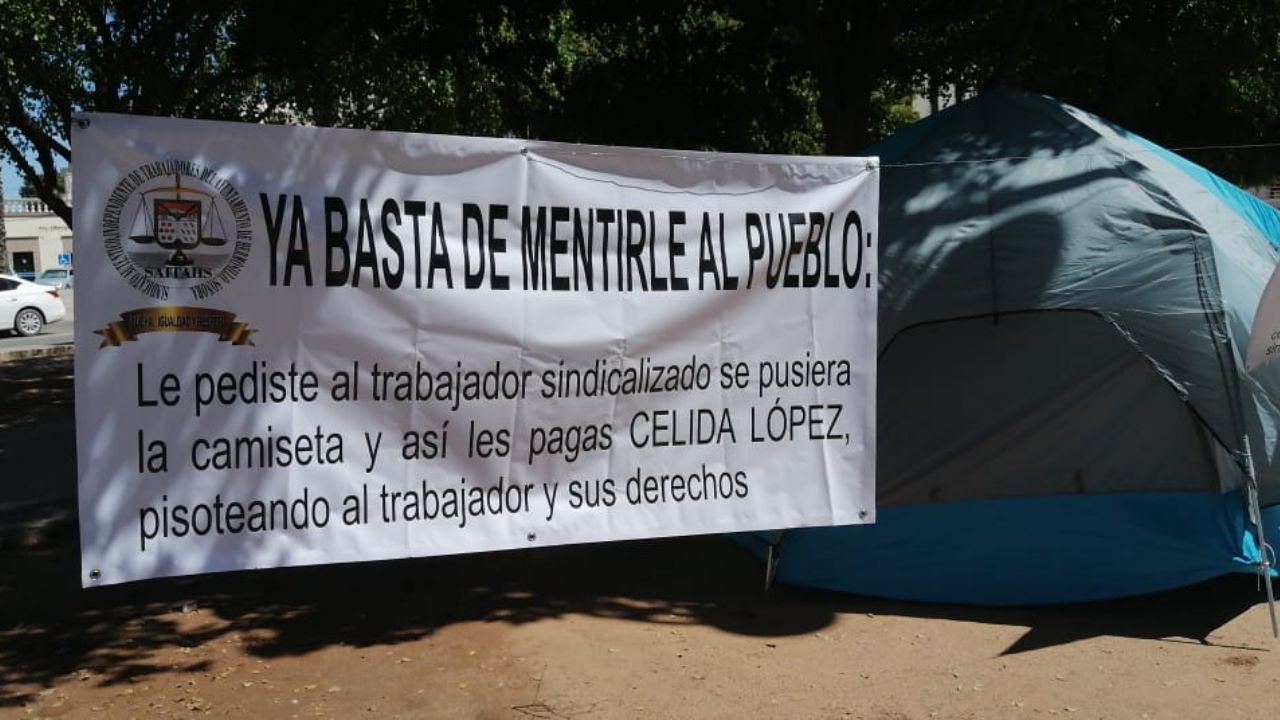 Extrabajadores piden justicia frente al Ayuntamiento de Hermosillo