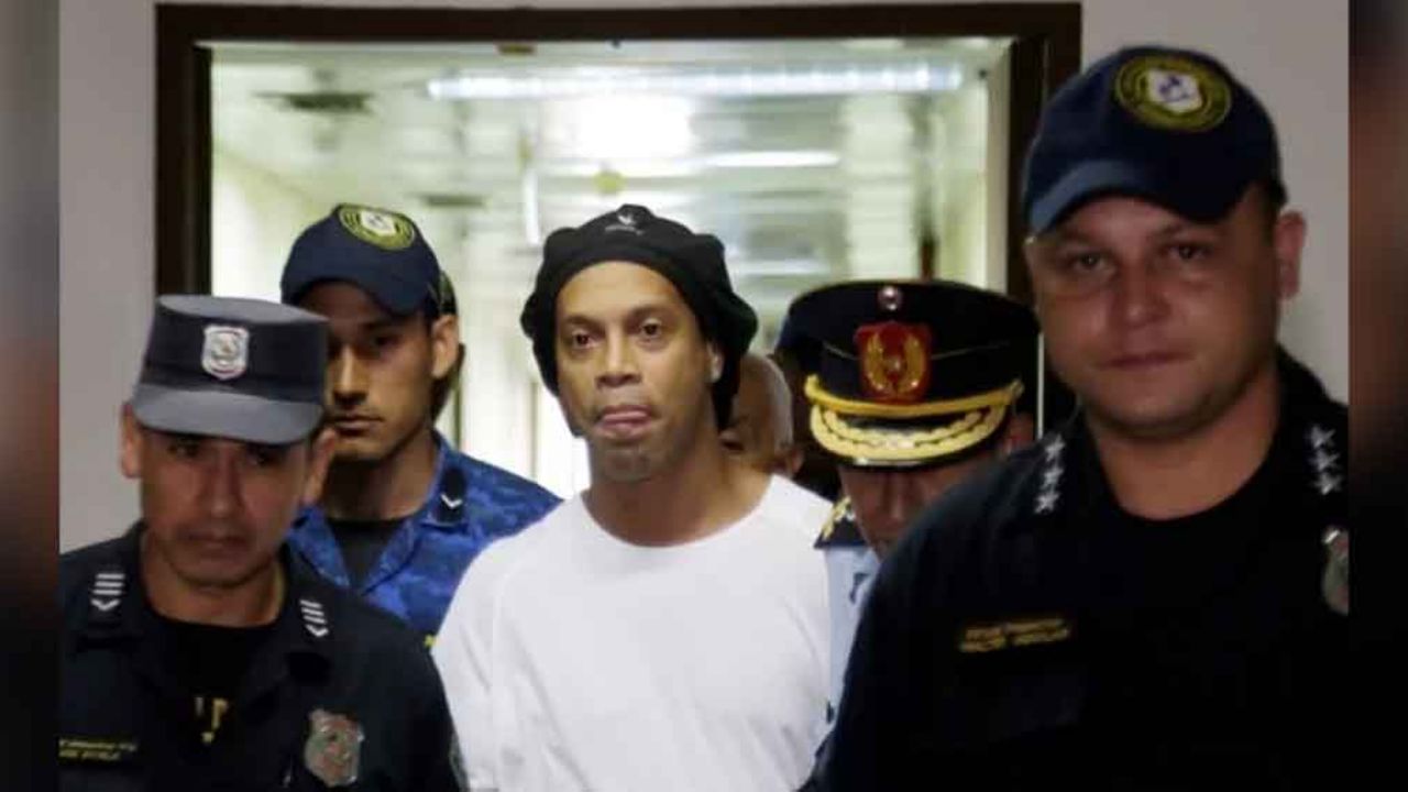 Ronaldinho celebra su cumpleaños 40 desde la cárcel en Paraguay