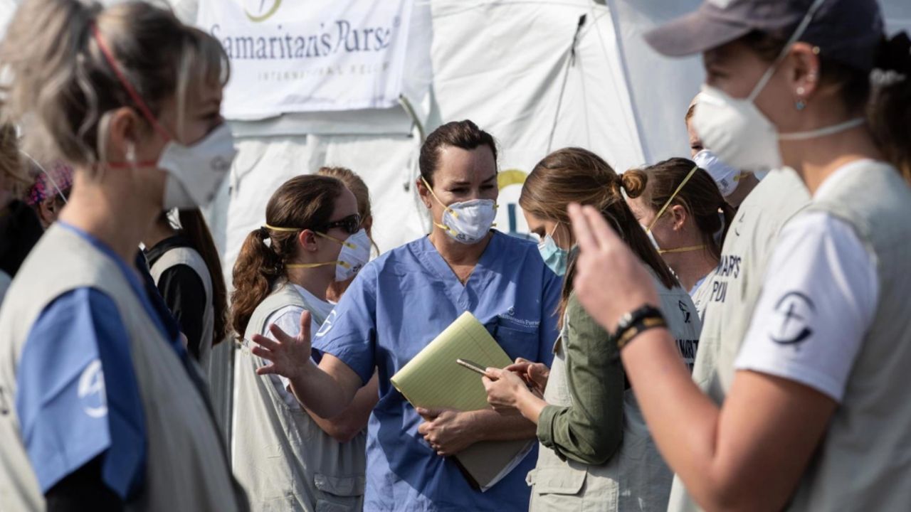 Para combatir el Covid-19, Putin envía virólogos y médicos militares a Italia