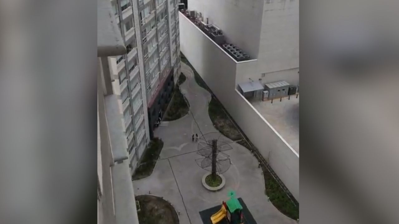 Joven infectado con Covid-19 denuncia discriminación por parte de sus vecinos