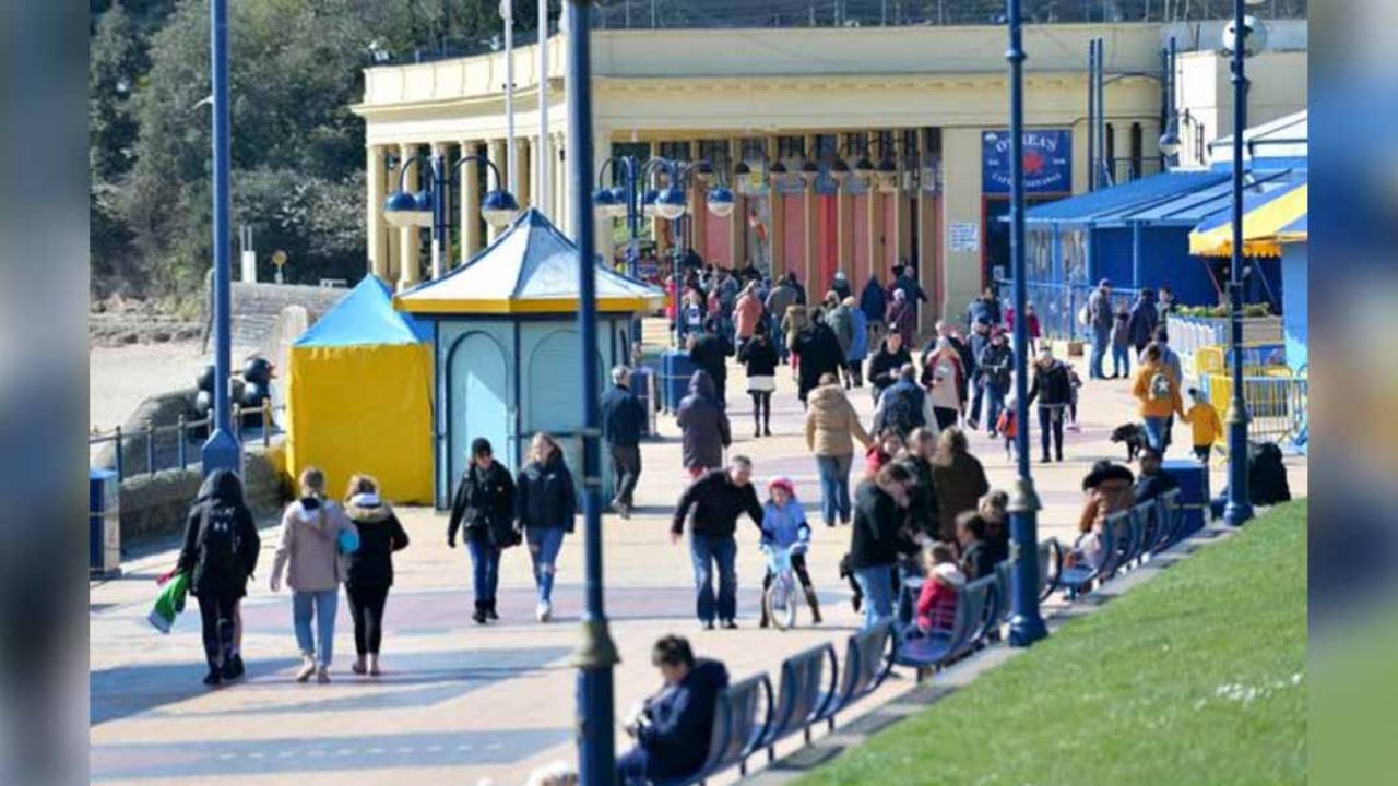 Británicos ignoran medidas por Covid-19; salen a parques, playas y mercados