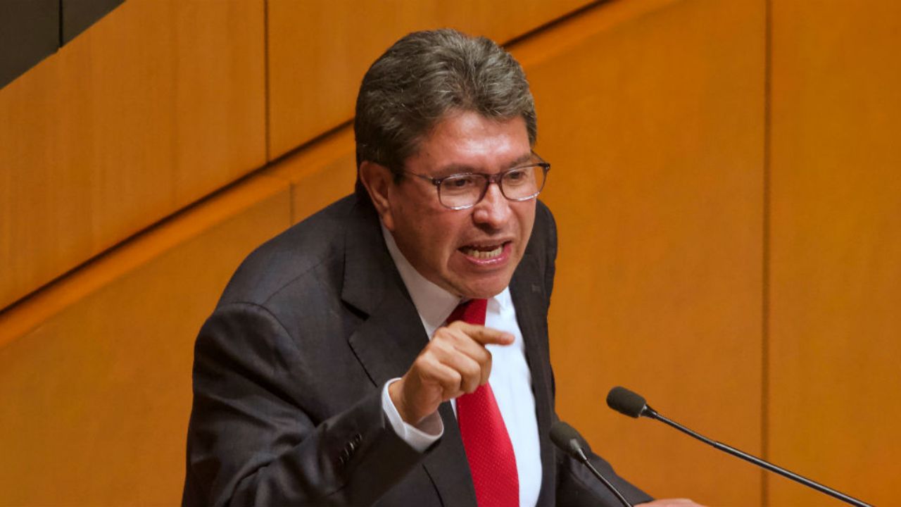 Ricardo Monreal propone iniciativa para una mayor equidad de género