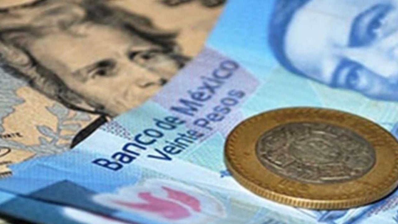 Peso, cerca de una caída histórica; dólar se aproxima a 25 unidades