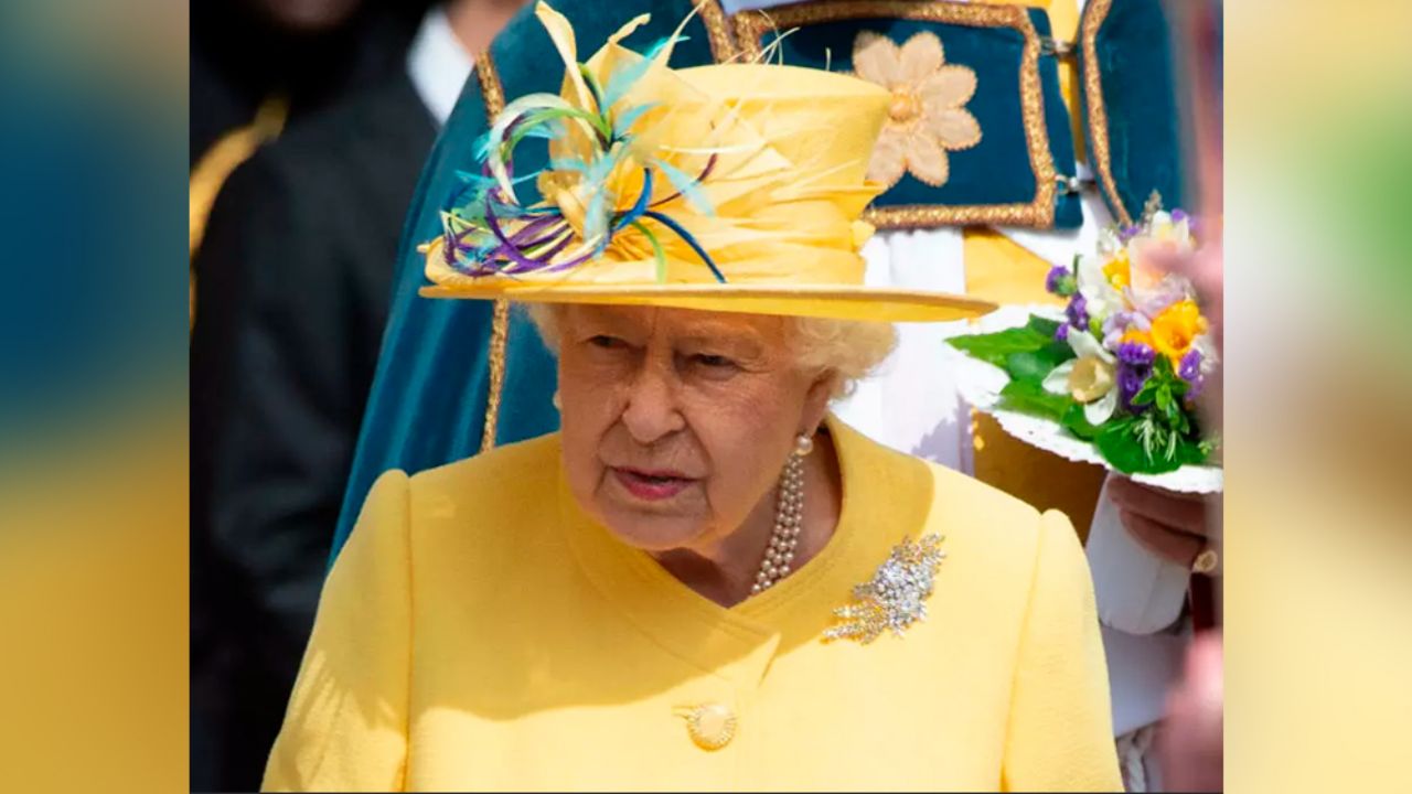Covid-19 pone en jaque a la Corona: Empleado contagiaría a Reina Isabel II