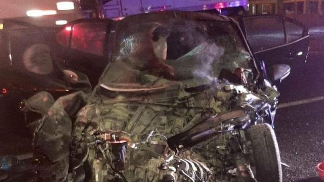 Violento choque contra tráiler deja tres jóvenes muertos en Veracruz