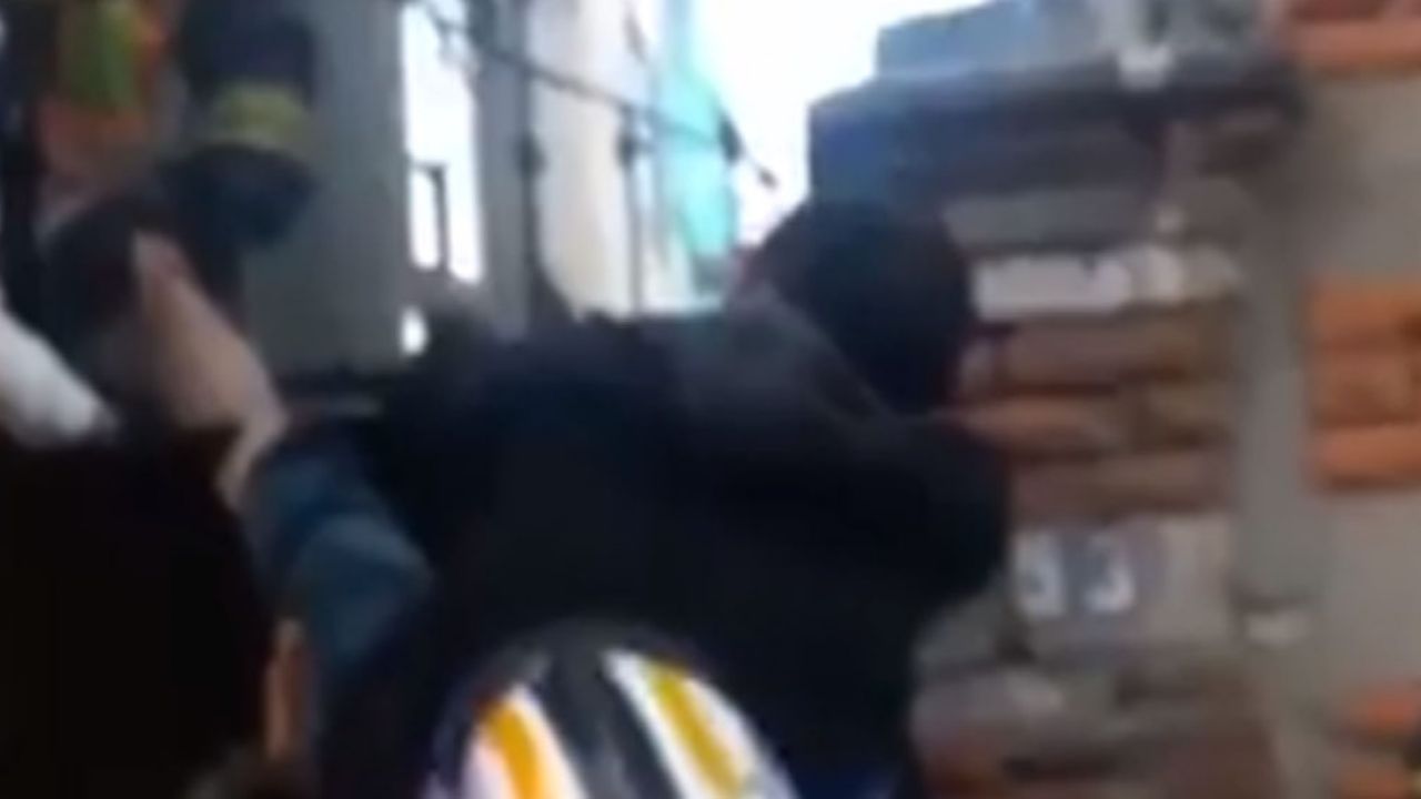VIDEO: Ladrón queda ensartado en varilla y colgado al huir en CDMX