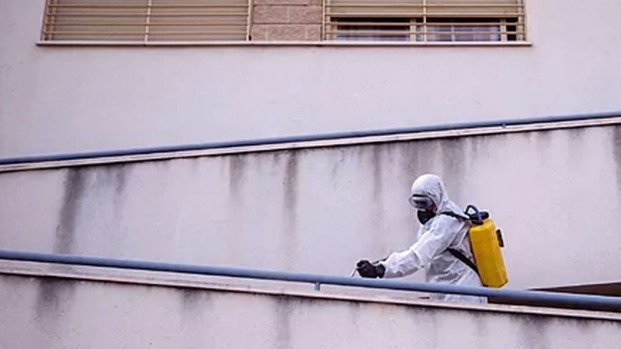 Covid-19: Militares hallan a ancianos junto a cadáveres en asilos españoles