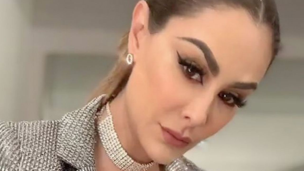 ¡Qué curvas! Ninel Conde presume su descomunal trasero con ceñido vestido