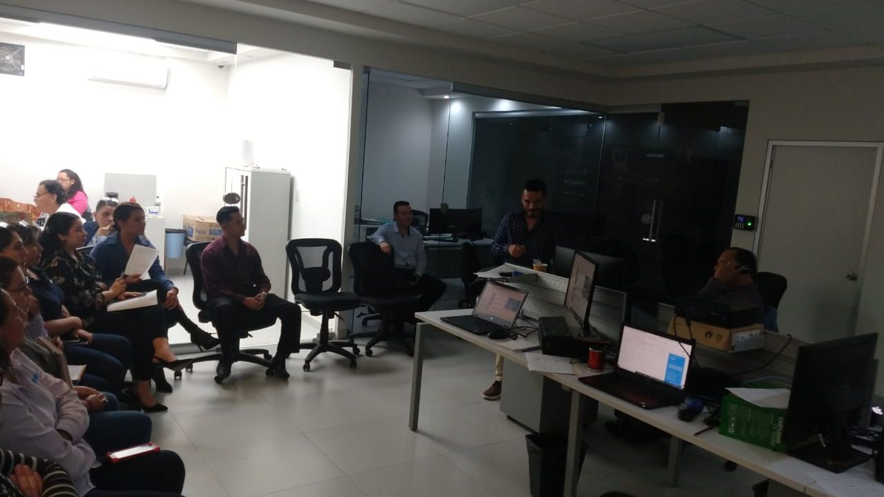 Rafael Mexia imparte una conferencia a todos los colaboradores de TRIBUNA