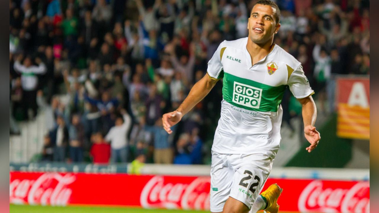 Atleta del futbol español cuenta cómo vive tras dar positivo a Covid-19