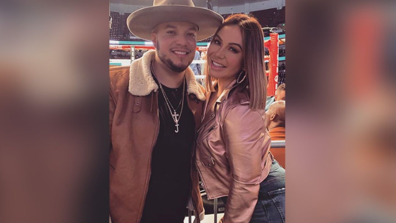 “Lo tiene chiquito”: Destrozan al esposo de Chiquis tras posar en Instagram