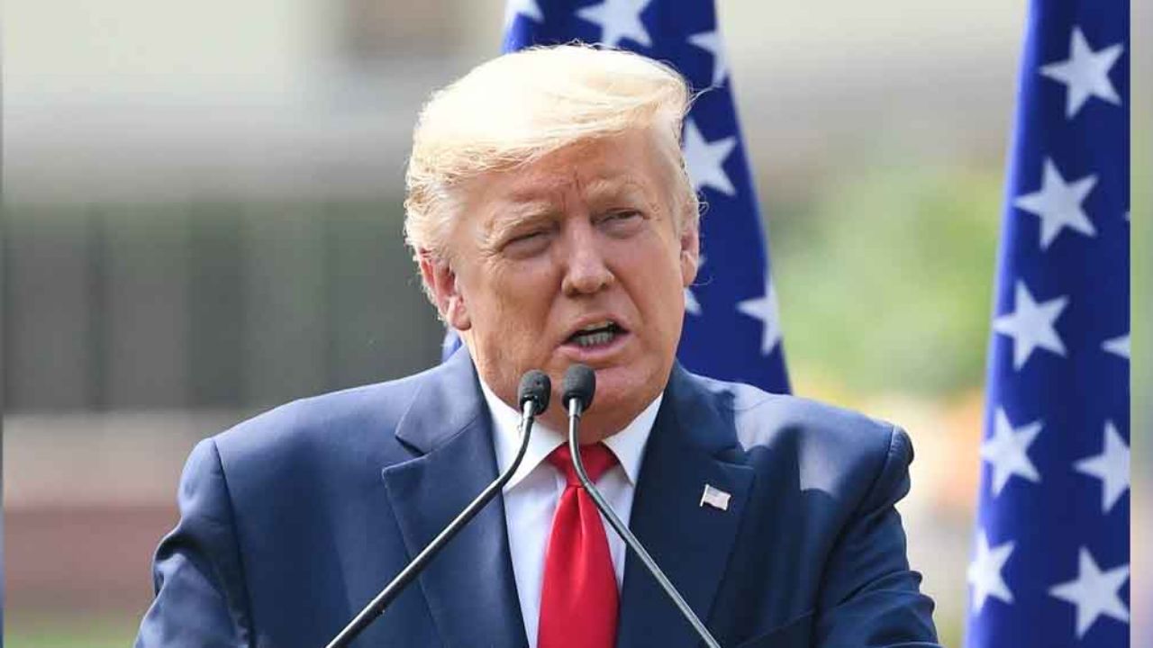 Para evitar evitar alza de precios y compras de pánico, Trump firma orden