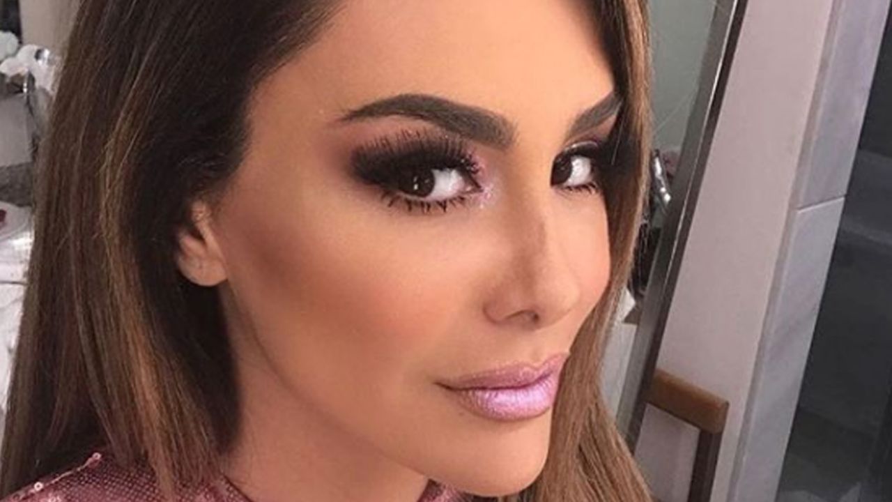VIDEO: Ninel Conde luce sus ‘bombones asesinos’ en asfixiantes leggings