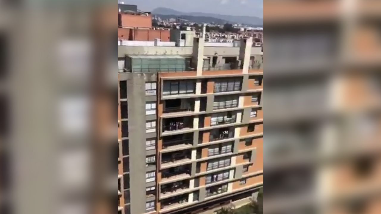 Alaban a Policías tras detener a pareja por incumplir cuarentena por Covid-19