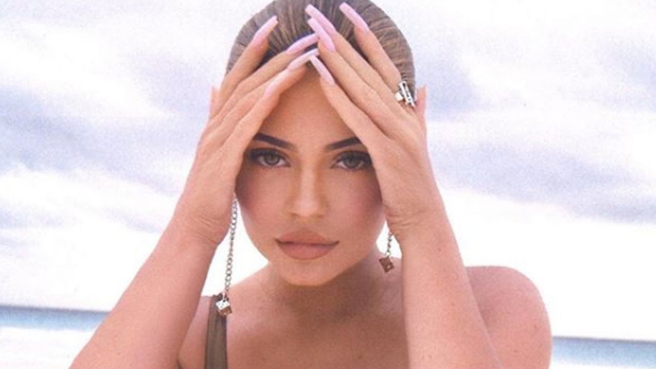 Kylie Jenner aprovecha la cuarentena para lucir cuerpazo en pequeño bikini