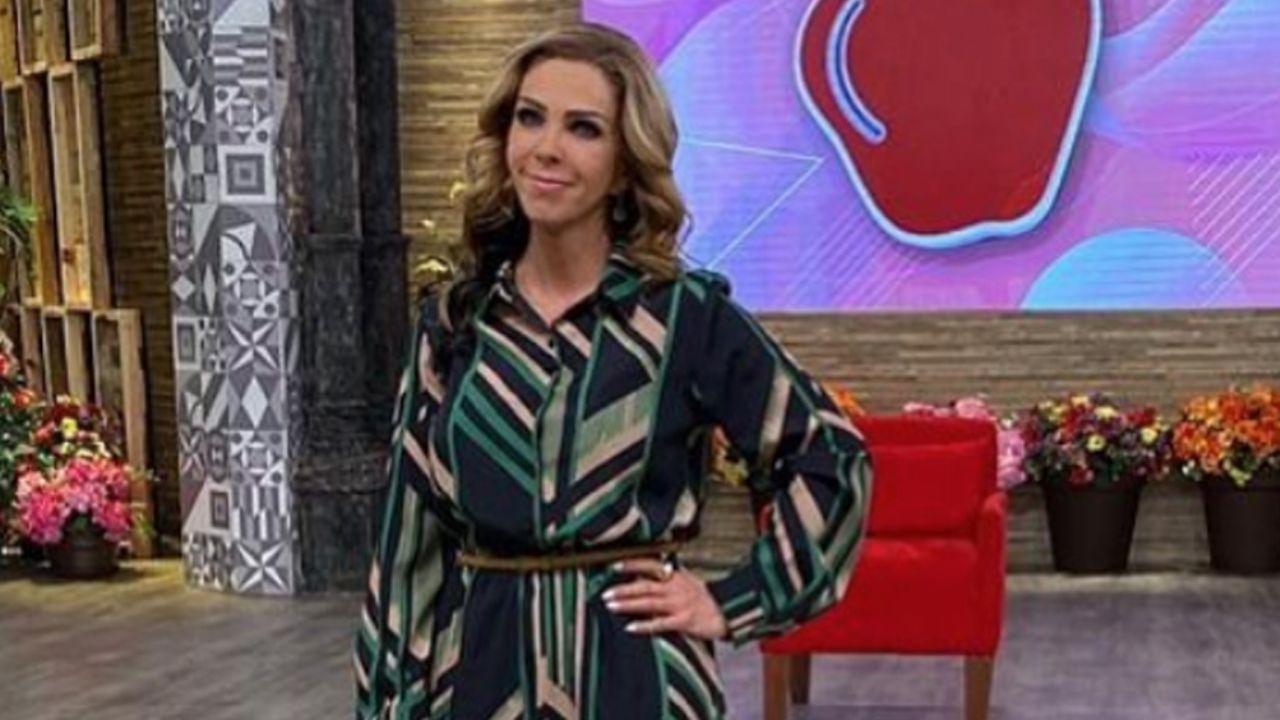 A sus 56 años, Rocío Sánchez Azuara presume cuerpazo en bikini neón