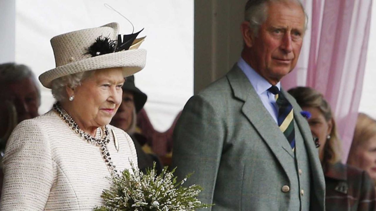 ¿Coronavirus asecha a la Reina Isabel II? Príncipe Carlos da positivo por Covid-19