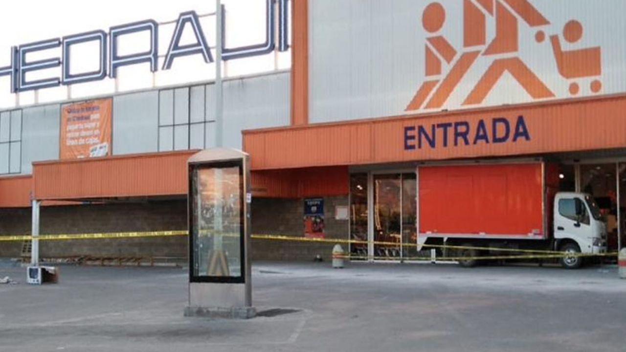 Encapuchados saquean Chedraui de madrugada en Oaxaca; capturan a 6