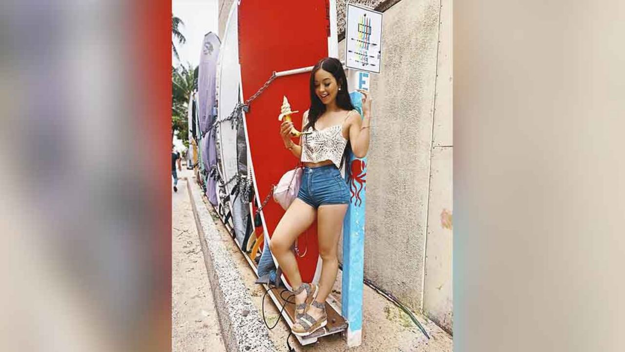 Caeli desata el furor en redes sociales al exhibirse con un descarado escote