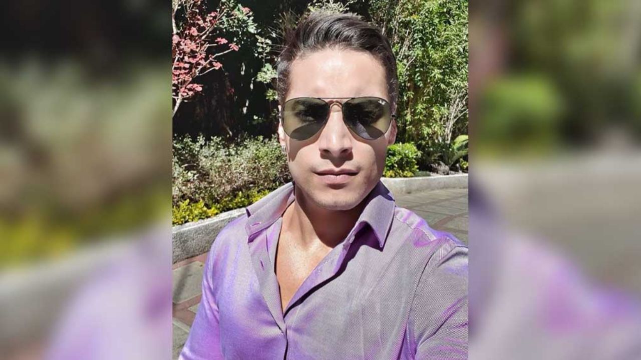 Galán de Televisa enciende Instagram con selfie sin camiseta frente al espejo