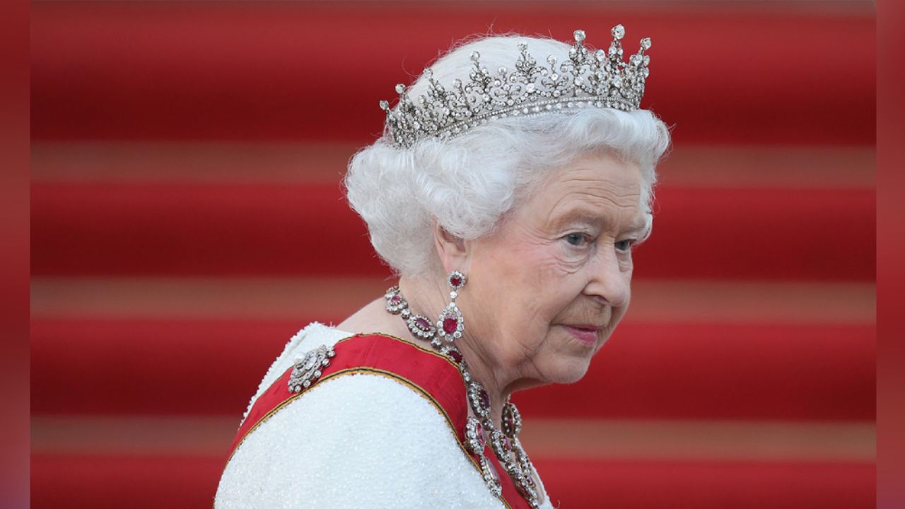 Buckingham informa sobre salud de la Reina Isabel II tras contagio de Carlos