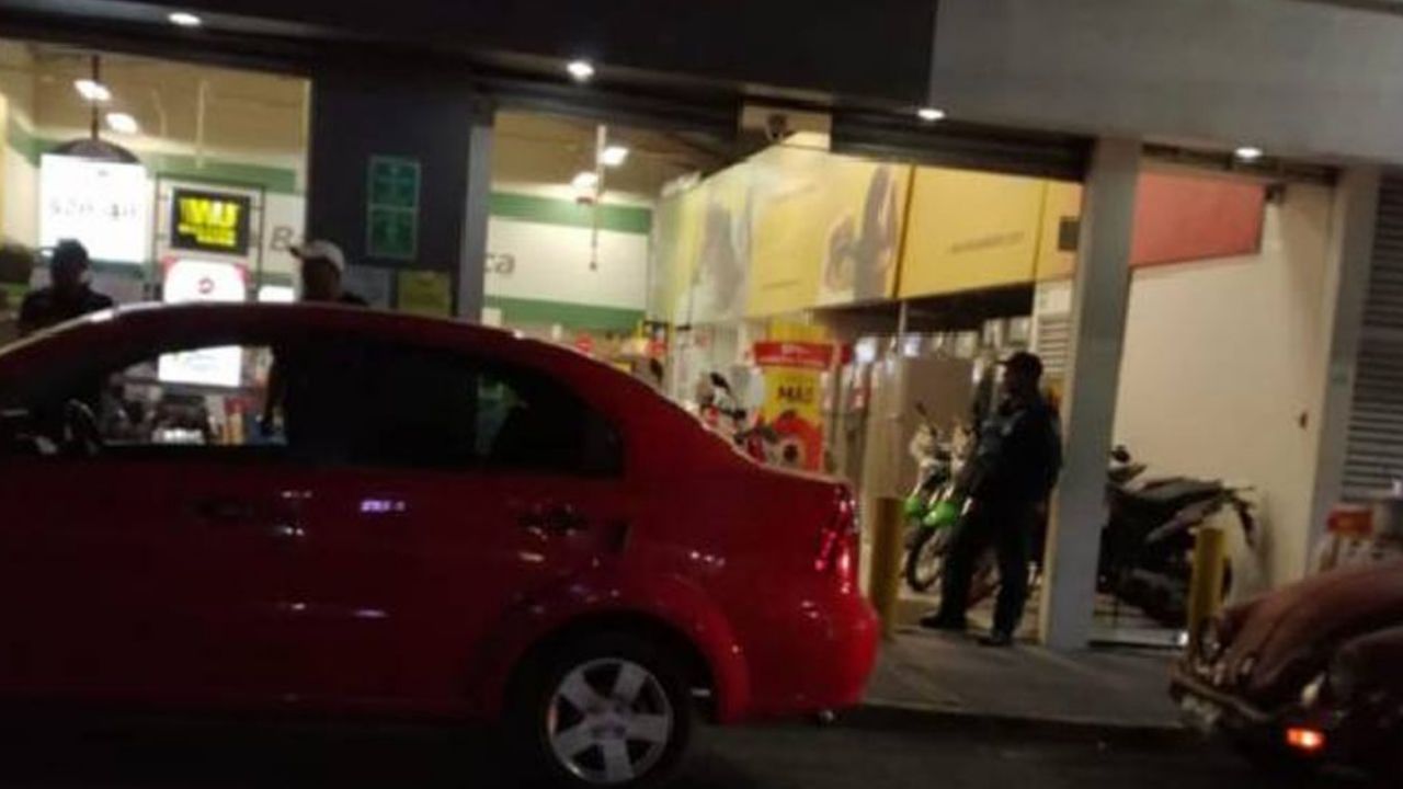 Reportan otro saqueo en CDMX, ahora a una tienda Elektra en alcaldía GAM