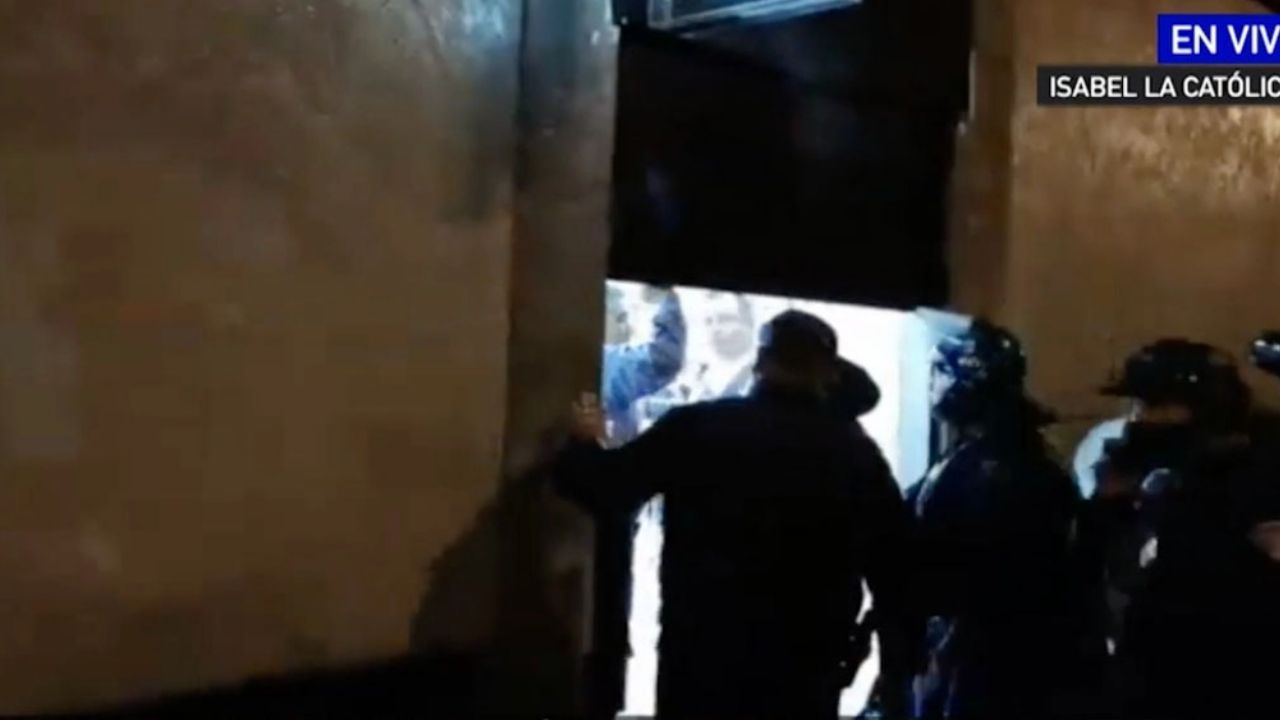 Saqueadores de tienda en CDMX entran a robar y solo se llevan tenis izquierdos