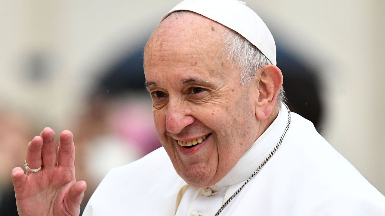 Papa Francisco envía bendiciones vía streaming desde Basilica de San Pedro