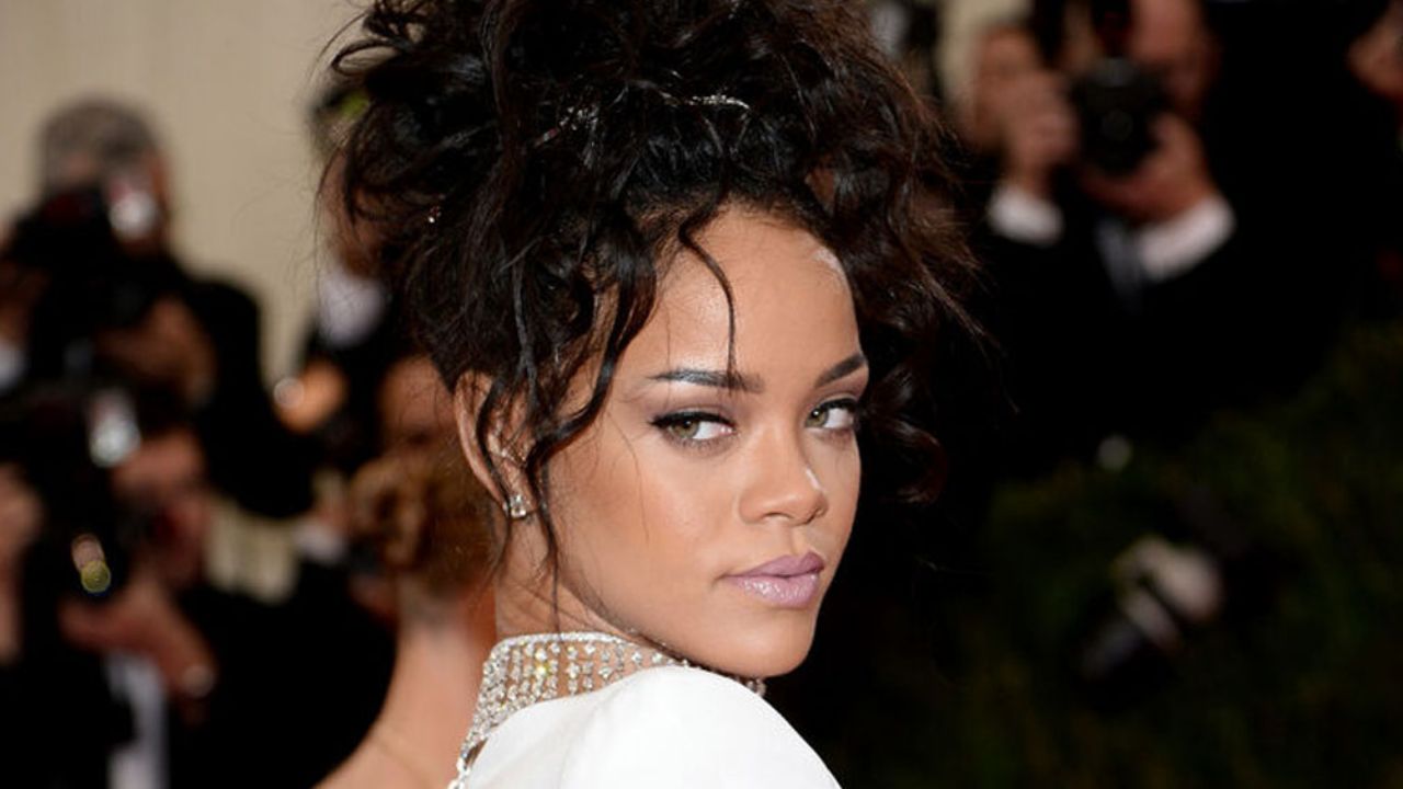 VIDEO: Rihanna regresa a la música después de 3 años y fans la odian