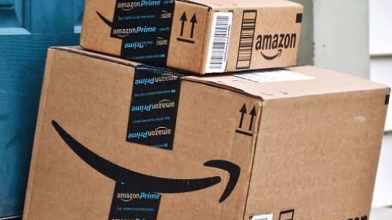 VIDEO: Captan a repartidor de Amazon al escupir en paquetes