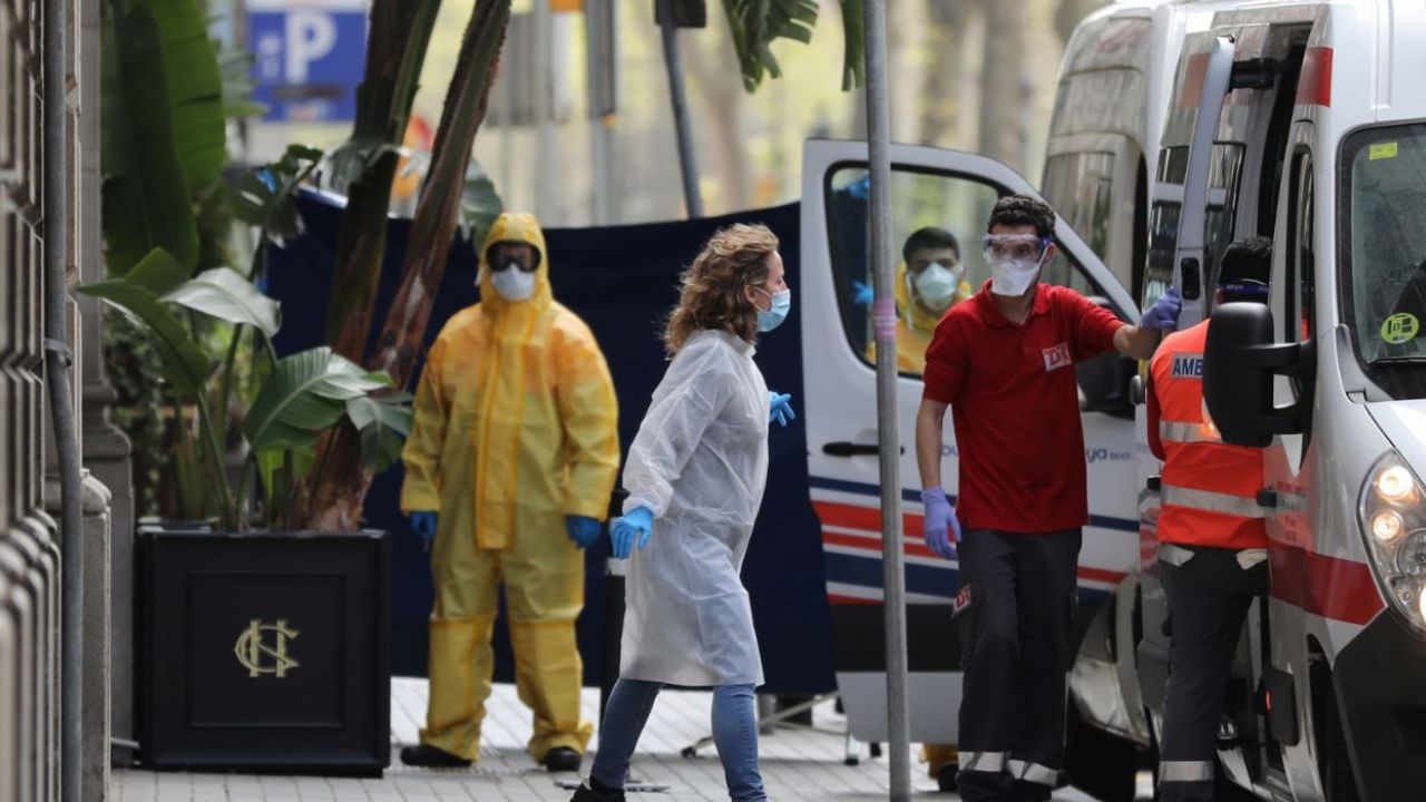 España llega al máximo diario de muertes por Covid-19; 832 en 24 horas