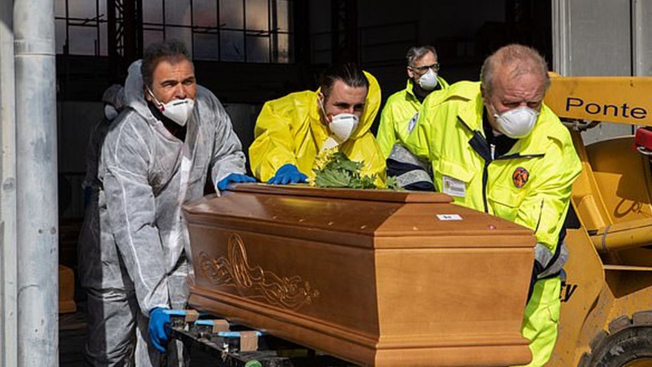 Italia rebasa 10 mil muertes por coronavirus; 889 en las últimas 24 horas