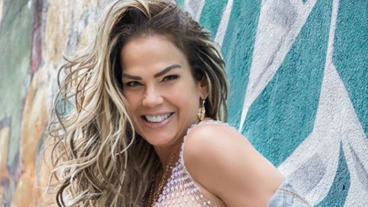 VIDEO: Niurka Marcos mata el tiempo con sexy rutina en atuendo deportivo