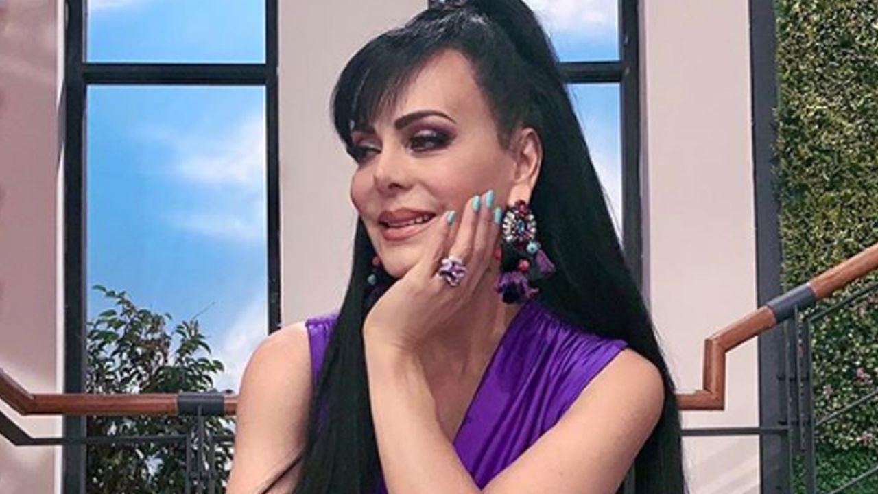 Con candente baile en cortito vestido, Maribel Guardia alegra la cuarentena