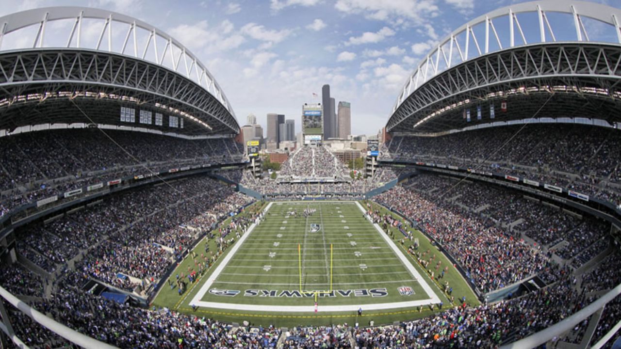 Estadios de futbol se convertirán en hospitales por brote de Covid-19 en EU