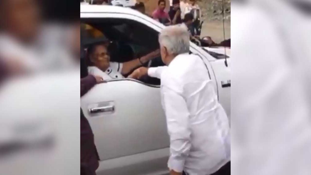 VIDEO: AMLO saluda a mamá del ‘Chapo’ durante visita a Badiraguato