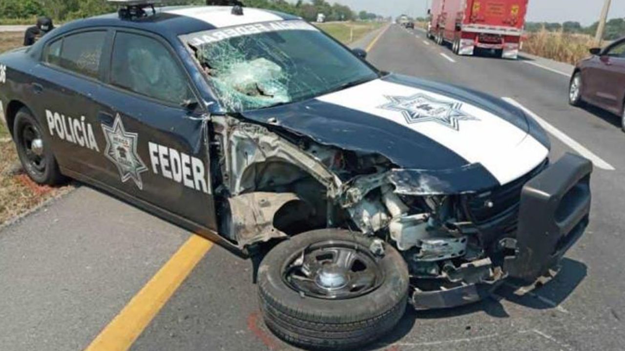 Patrulla de la Policía Federal atropella y mata a motociclista en carretera