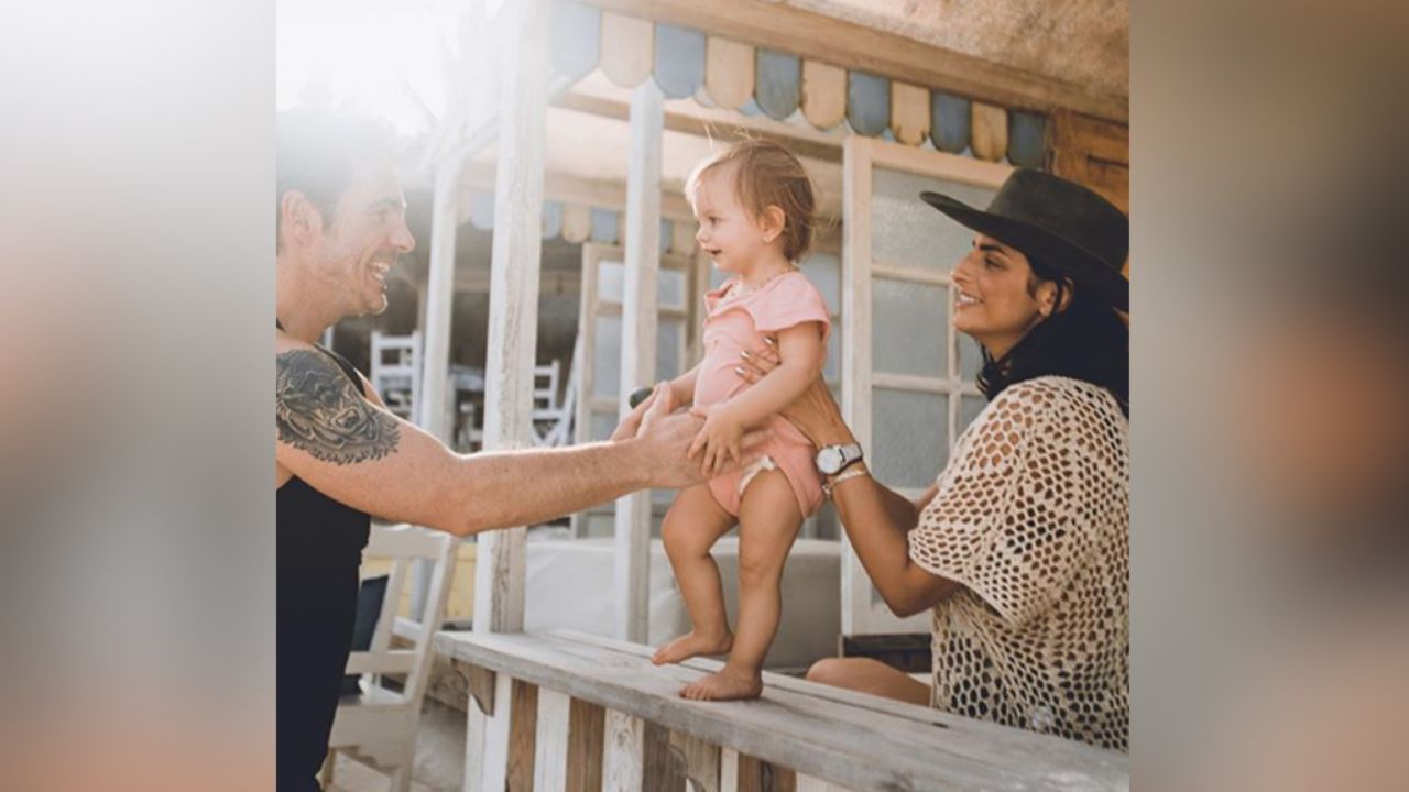 ¿Aislinn Derbez y Mauricio pasan juntos la cuarentena? Esta foto lo confirmaría