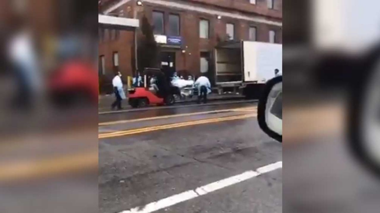 VIDEO: ¡Estremecedor! Muertos por Covid-19 son apilados en camión en NY