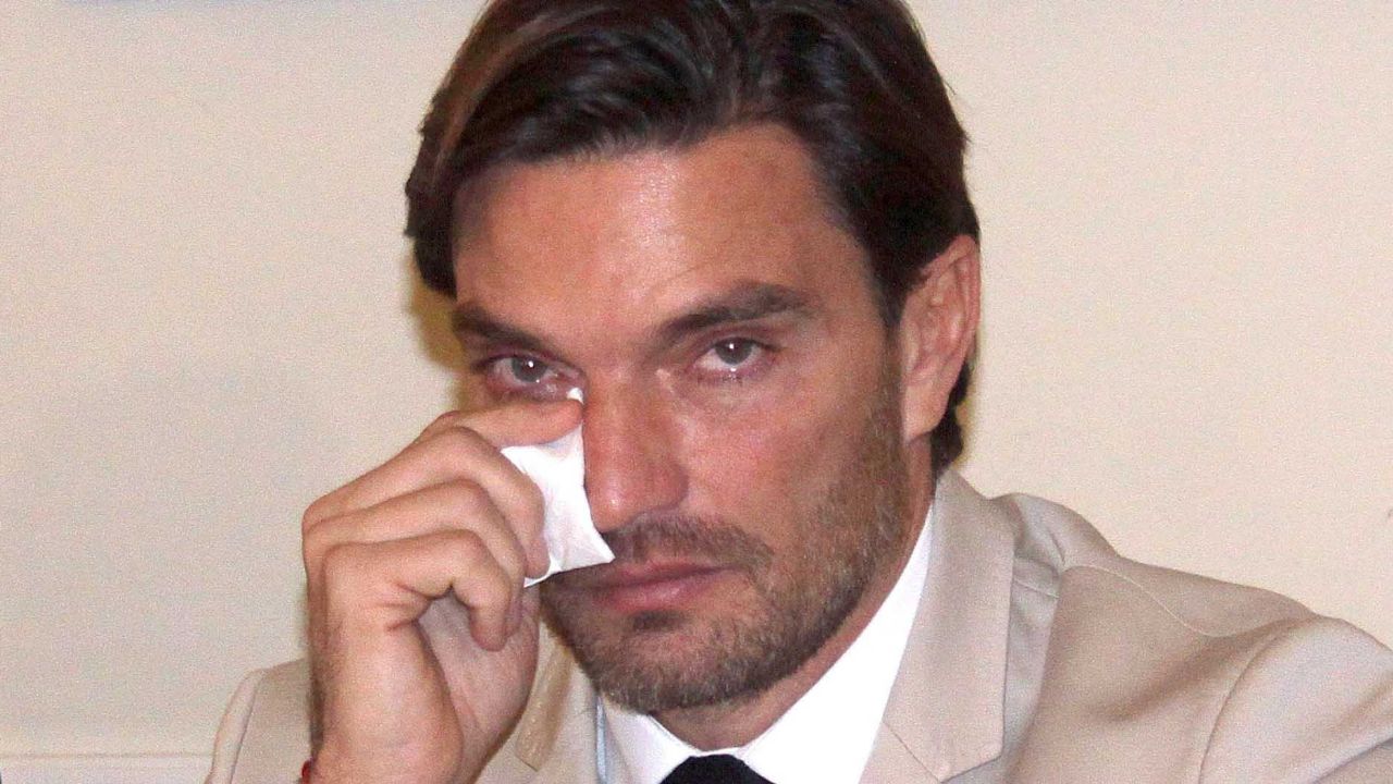Julián Gil, obligado a ofrecer solo comida para llevar en su restaurante